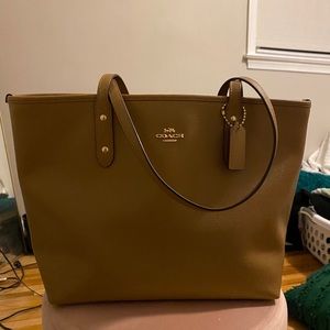 NWT Coach City Zip Tote